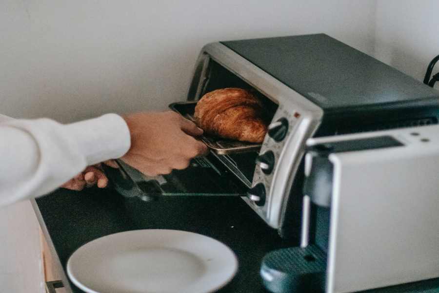 how-long-can-aluminum-foil-be-in-the-microwave-tips-for-safe-use